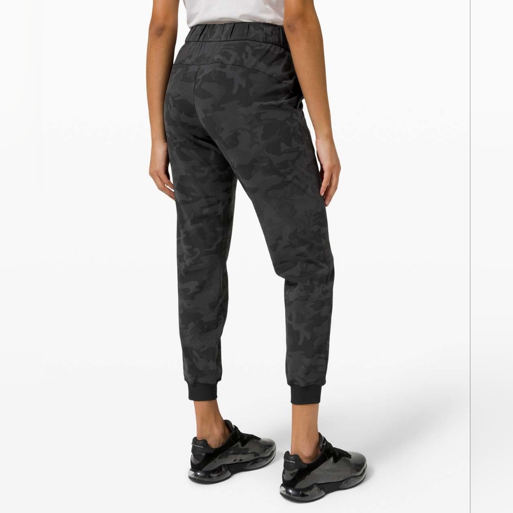 Lululemon On the Fly Jogger Luxtreme Incognito Camo Multi Grey 8